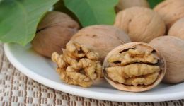 How to Select and Store Walnuts